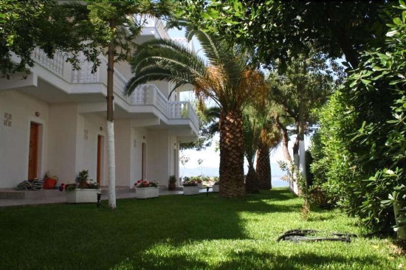 Πανσιόν Πωσειδωνία Aparthotel Αμάρυνθος Εξωτερικό φωτογραφία
