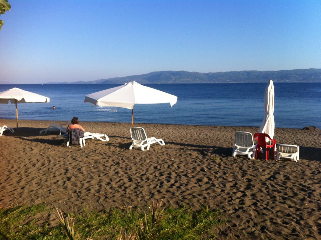 Πανσιόν Πωσειδωνία Aparthotel Αμάρυνθος Εξωτερικό φωτογραφία