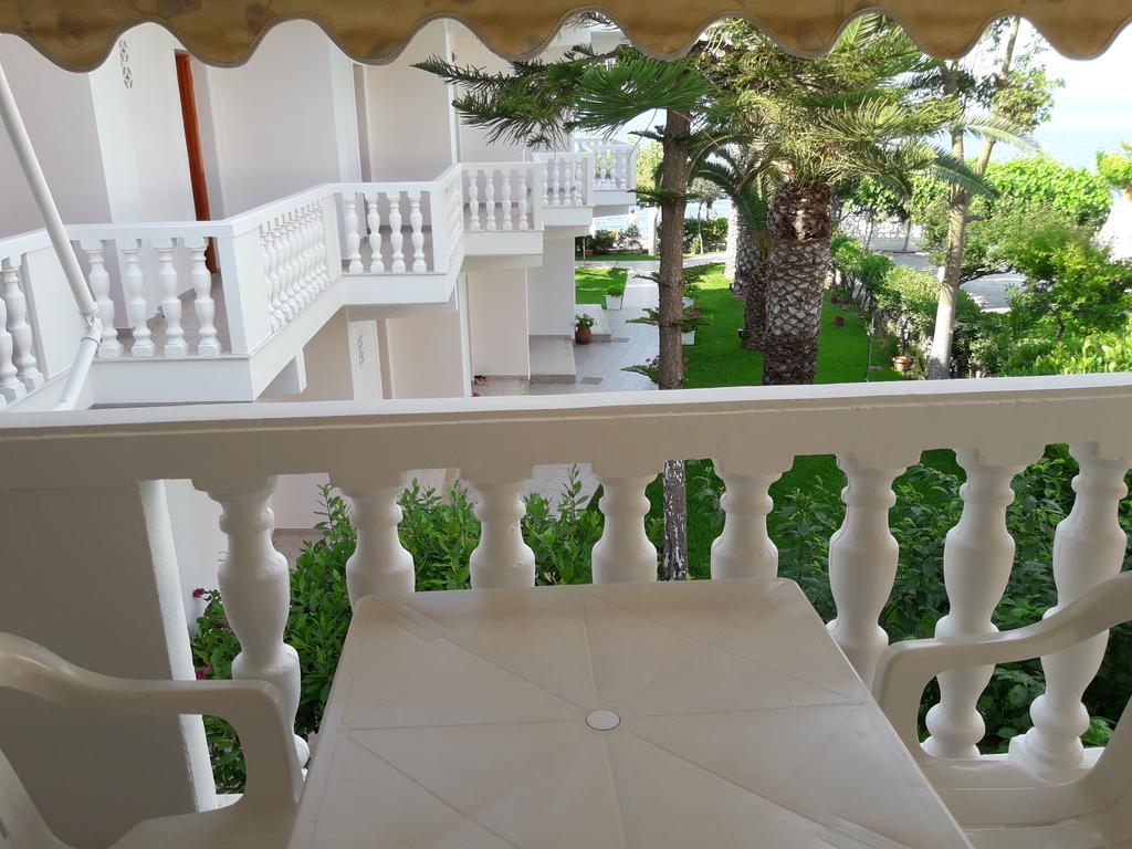 Πανσιόν Πωσειδωνία Aparthotel Αμάρυνθος Εξωτερικό φωτογραφία